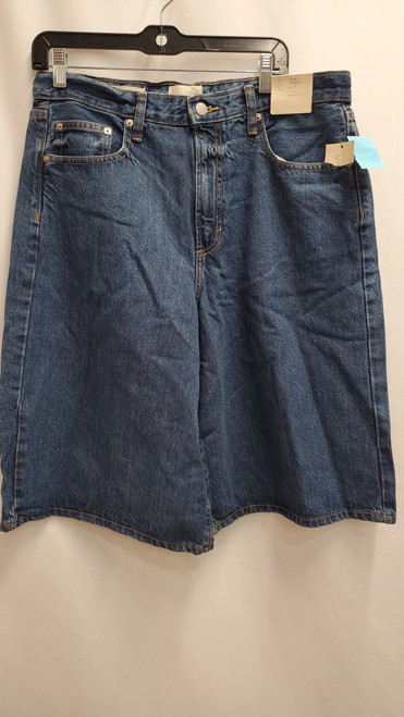 Vist Large View of Product Image Which is Used Universal Threads Shorts 12-31