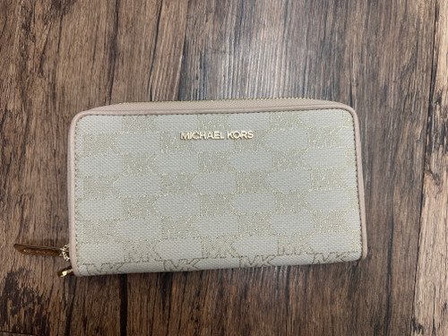 Vist Large View of Product Image Which is Used Michael Michael Kors Wallet
