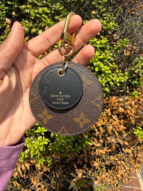 Vist Large View of Product Image Which is Used Louis Vuitton Keychain