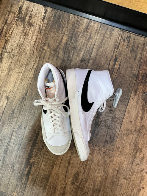 Vist Large View of Product Image Which is Used Nike Mens Athletic Shoes 10