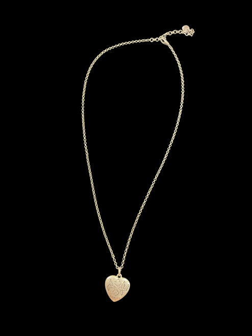 Vist Large View of Product Image Which is Used Gucci Blind for Love Necklace