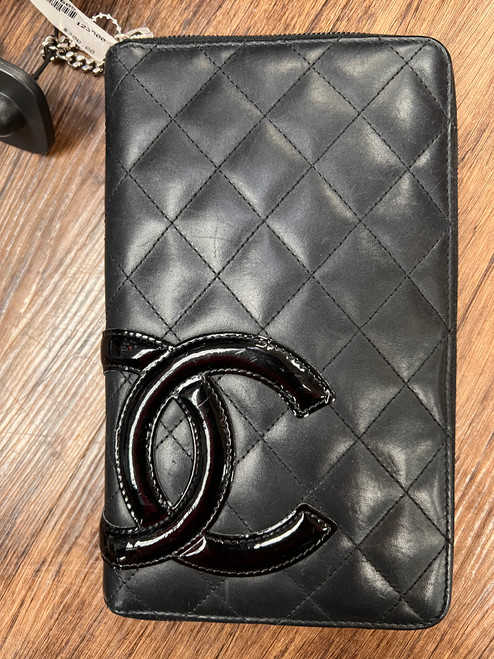 Vist Large View of Product Image Which is Used Chanel Leather Wallet