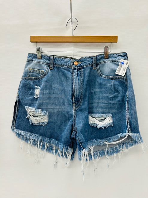 Vist Large View of Product Image Which is Used Unbranded Shorts L 12-14/31-32