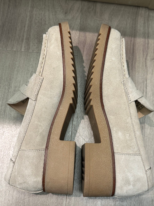 Vist Large View of Product Image Which is Used Clarks Flats 8.5