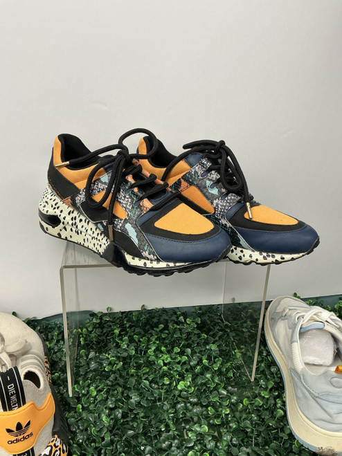 Vist Large View of Product Image Which is Used Steve Madden Casual Shoes 7