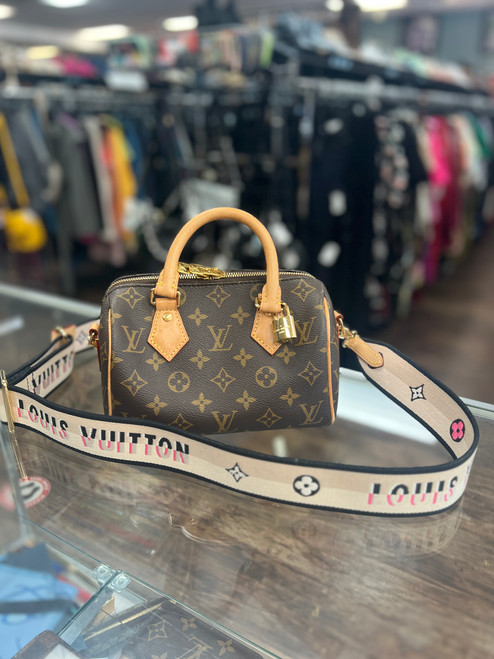 Vist Large View of Product Image Which is Used Louis Vuitton speedy bandolier  Handbag