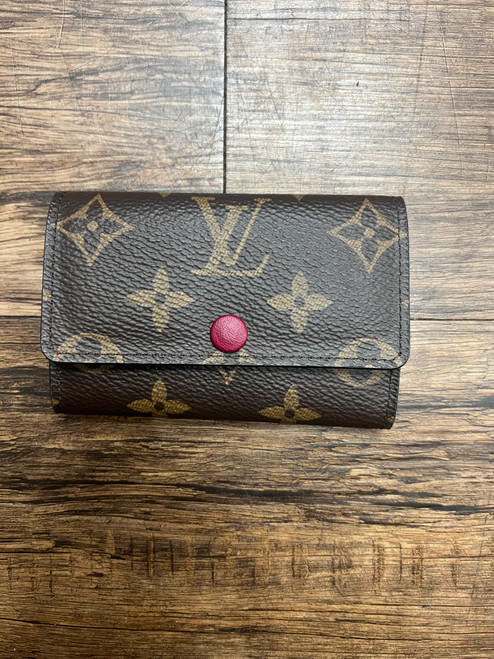 Vist Large View of Product Image Which is Used Louis Vuitton Leather keyholder