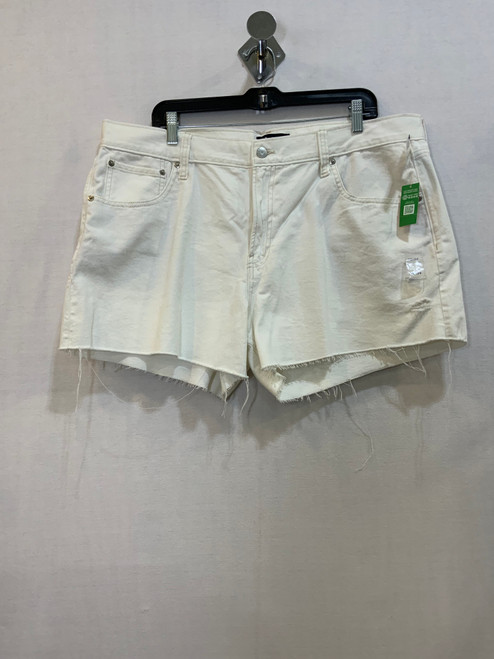 Vist Large View of Product Image Which is Used Gap Shorts 18-34