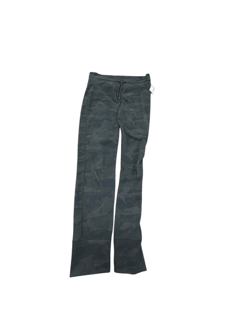 Vist Large View of Product Image Which is Used Vuori Active Pant 8-29
