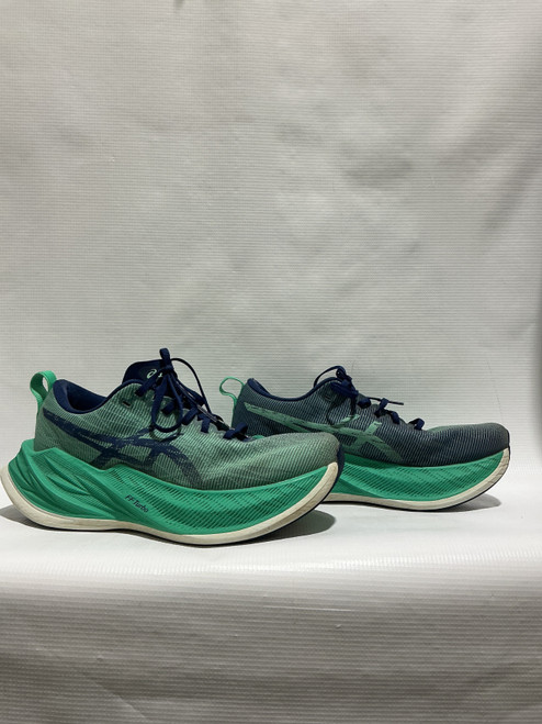Vist Large View of Product Image Which is Used Asics Performance Shoes 6
