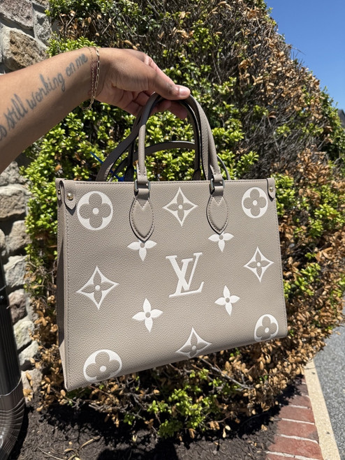 Vist Large View of Product Image Which is Used Louis Vuitton On the Go MM Handbag