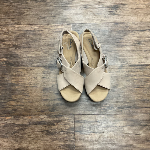 Vist Large View of Product Image Which is Used Clarks Low Heels 8
