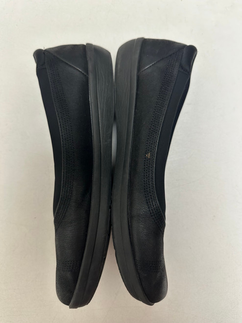 Vist Large View of Product Image Which is Used Clarks Flats 11