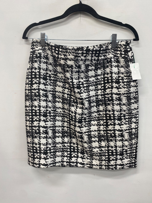 Vist Large View of Product Image Which is Used Ann Taylor Short Skirt 4-27