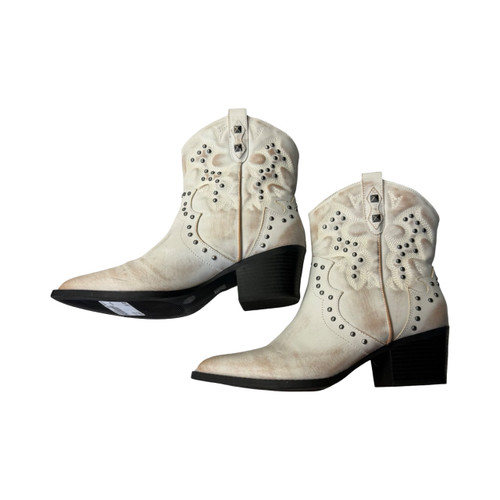 Vist Large View of Product Image Which is Used DL Ankle Boots 10