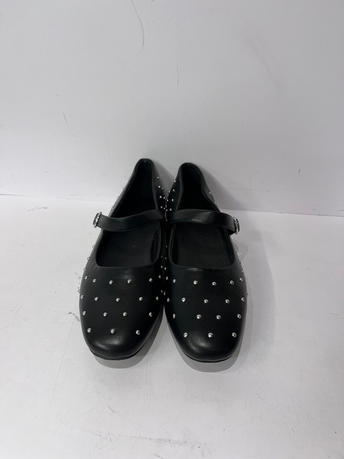 Vist Large View of Product Image Which is Used Gap Flats 10
