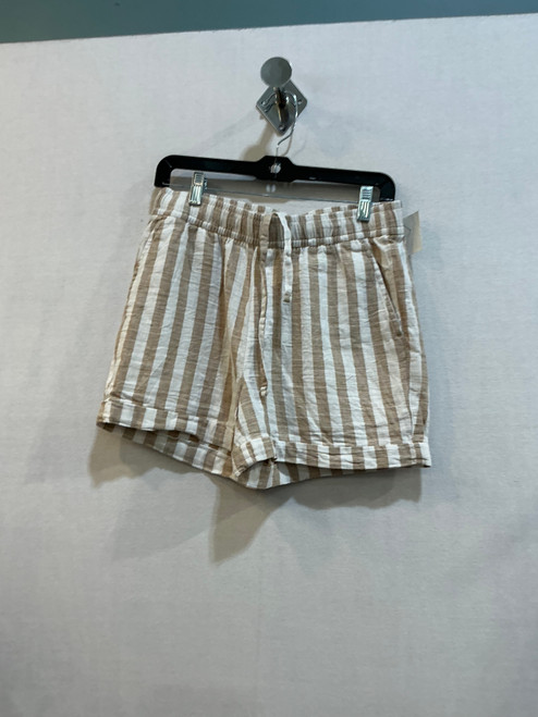 Vist Large View of Product Image Which is Used Old Navy Shorts 4-27