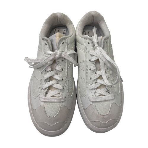 Vist Large View of Product Image Which is Used New Balance Performance Shoes 8.5