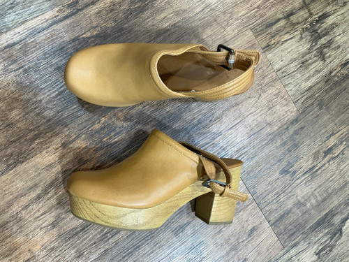 Vist Large View of Product Image Which is Used Universal Threads Clogs 9.5