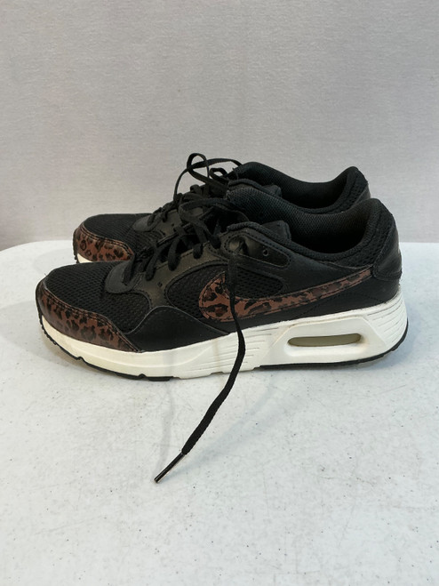 Vist Large View of Product Image Which is Used Nike Performance Shoes 8