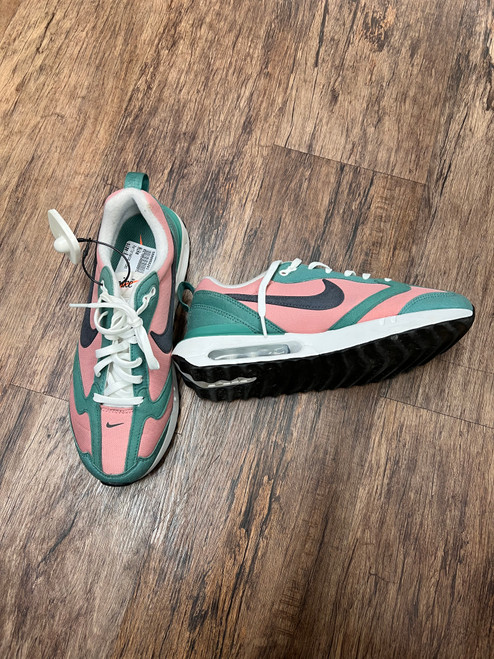 Vist Large View of Product Image Which is Used Nike Performance Shoes 8