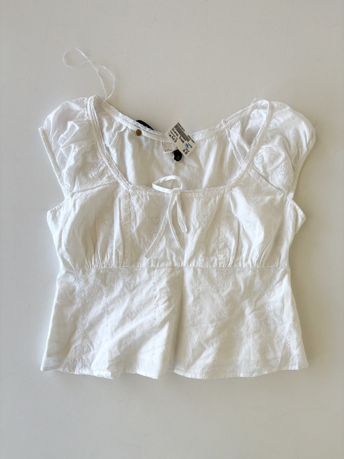 Vist Large View of Product Image Which is Used Universal Threads Sleeveless Top M-8/10