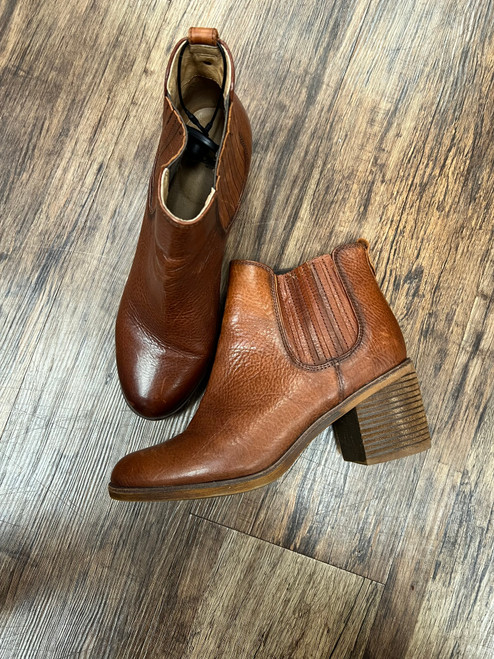 Vist Large View of Product Image Which is Used Sofft Ankle Boots 8.5