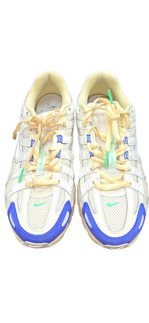 Vist Large View of Product Image Which is Used Nike Performance Shoes 6