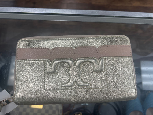 Vist Large View of Product Image Which is Used Tory Burch Leather Wallet
