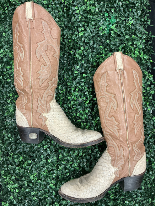 Vist Large View of Product Image Which is Used Unbranded Tall Boots 6