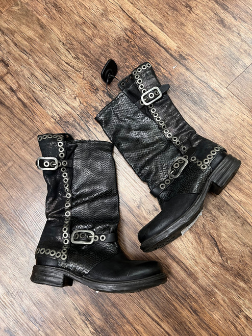 Vist Large View of Product Image Which is Used Unbranded Tall Boots 5.5