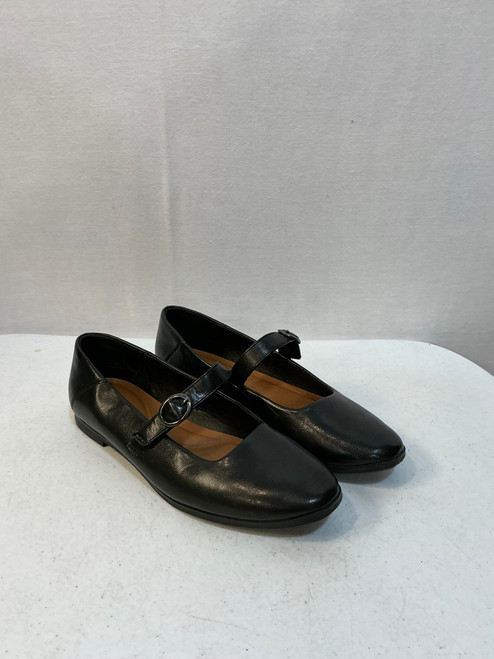 Vist Large View of Product Image Which is Used Bare Traps Flats 8.5