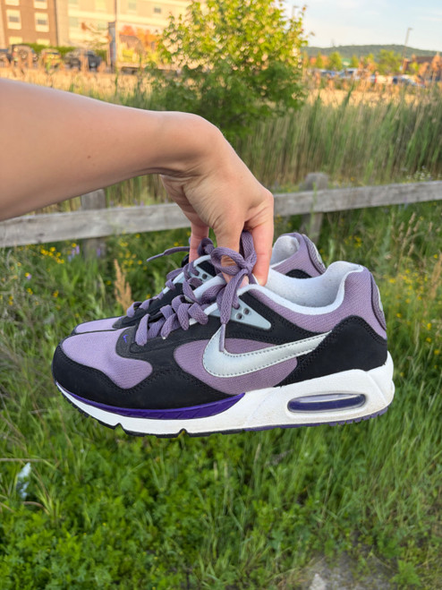 Vist Large View of Product Image Which is Used Nike Performance Shoes 9