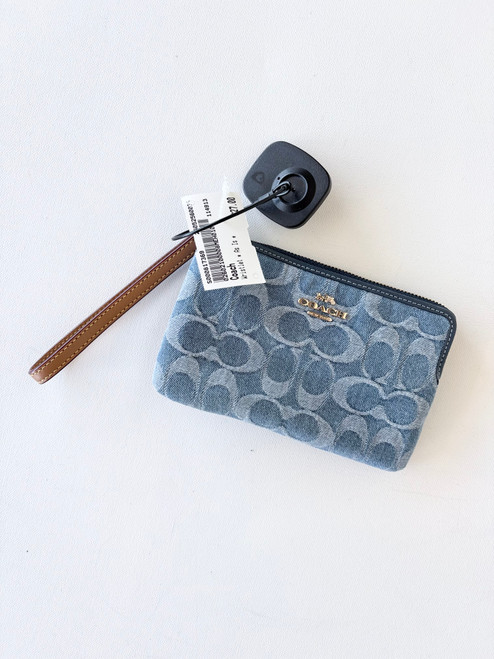 Vist Large View of Product Image Which is Used Coach Wristlet