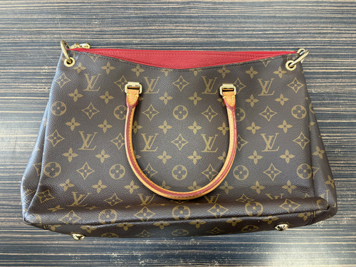 Vist Large View of Product Image Which is Used Louis Vuitton Small Leather Handbag