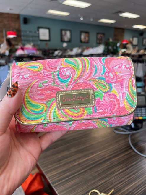 Vist Large View of Product Image Which is Used Lilly Pulitzer Wallet