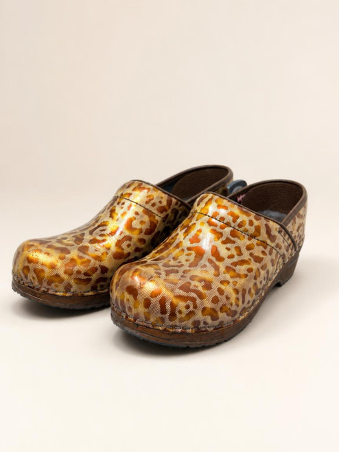 Vist Large View of Product Image Which is Used Sanita Clogs 6