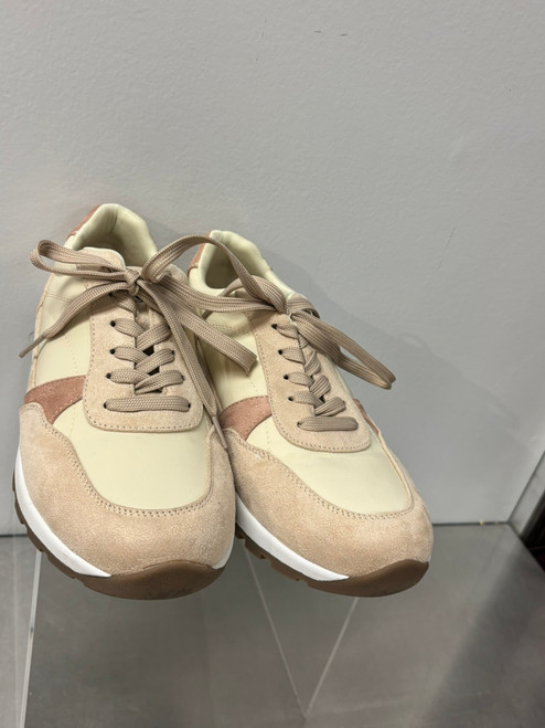 Vist Large View of Product Image Which is Used PENNINGTONS Performance Shoes 9