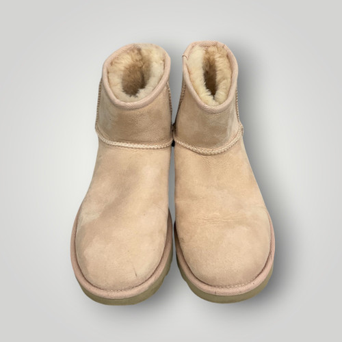 Vist Large View of Product Image Which is Used Ugg Australia Ankle Boots 8