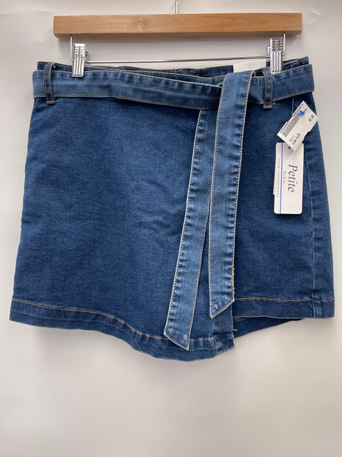 Vist Large View of Product Image Which is Used Unbranded Shorts 8-29