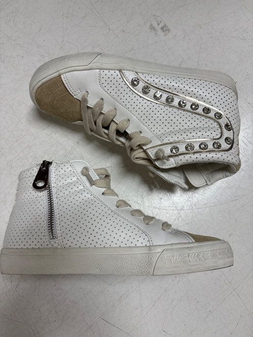 Vist Large View of Product Image Which is Used Vintage Havana Casual Shoes 6.5