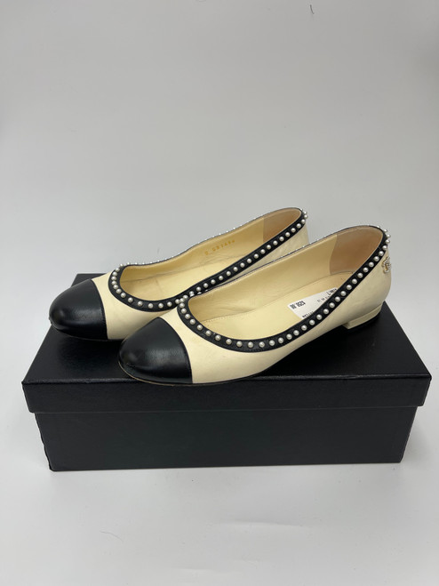 Vist Large View of Product Image Which is Used Chanel Flats 7