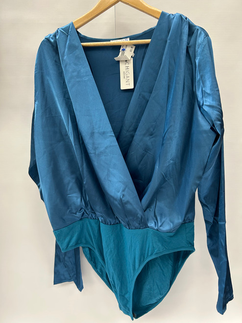Vist Large View of Product Image Which is Used Unbranded Long Sleeve Top XXL-20
