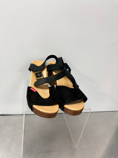 Vist Large View of Product Image Which is Used Levi's High Heels 8.5