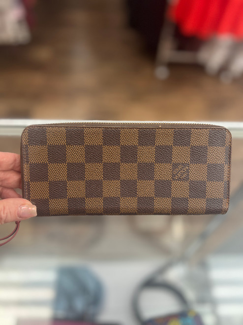 Vist Large View of Product Image Which is Used Louis Vuitton Leather Wallet