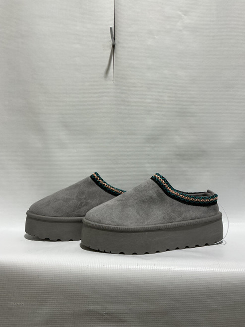 Vist Large View of Product Image Which is Used Unbranded Clogs 8.5