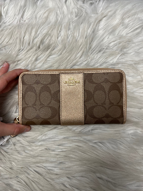 Vist Large View of Product Image Which is Used Coach Leather Wallet