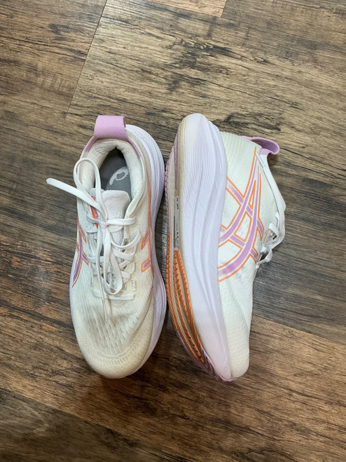 Vist Large View of Product Image Which is Used Asics Performance Shoes 8.5
