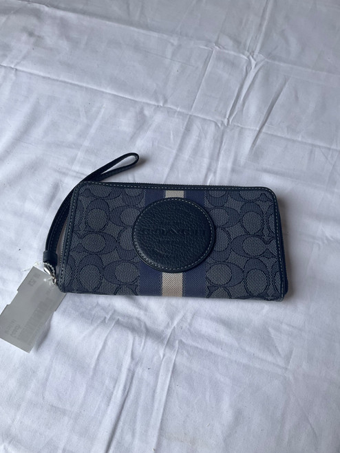 Vist Large View of Product Image Which is Used Coach Wristlet