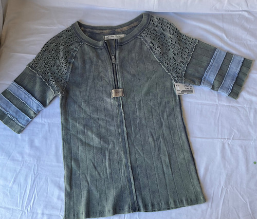 Vist Large View of Product Image Which is Used Free People Short Sleeve Top M-8/10